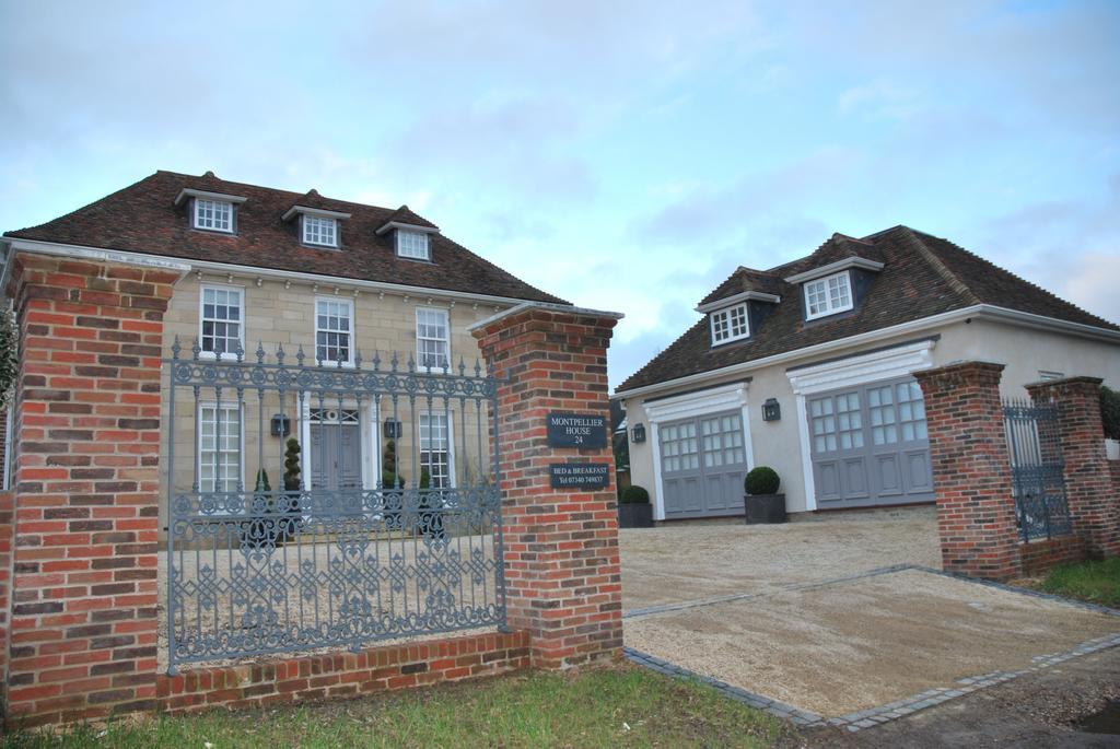 Montpellier House Bed & Breakfast Newport Pagnell Exterior photo