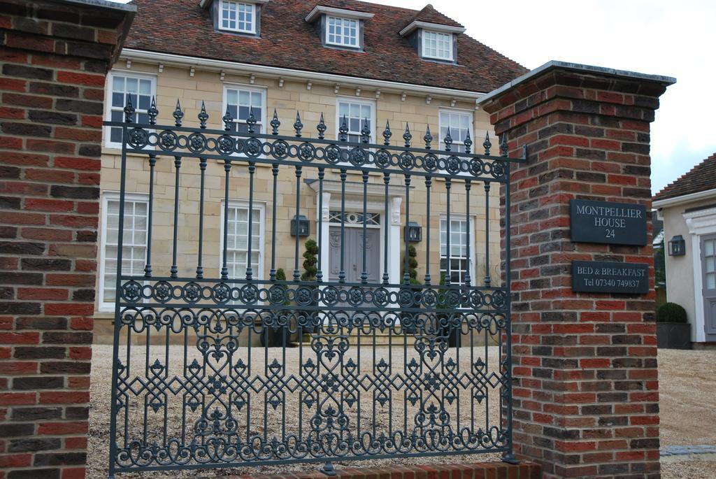 Montpellier House Bed & Breakfast Newport Pagnell Exterior photo