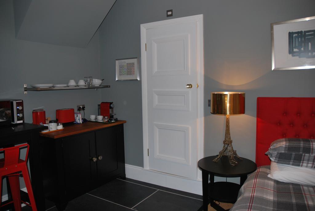 Montpellier House Bed & Breakfast Newport Pagnell Exterior photo