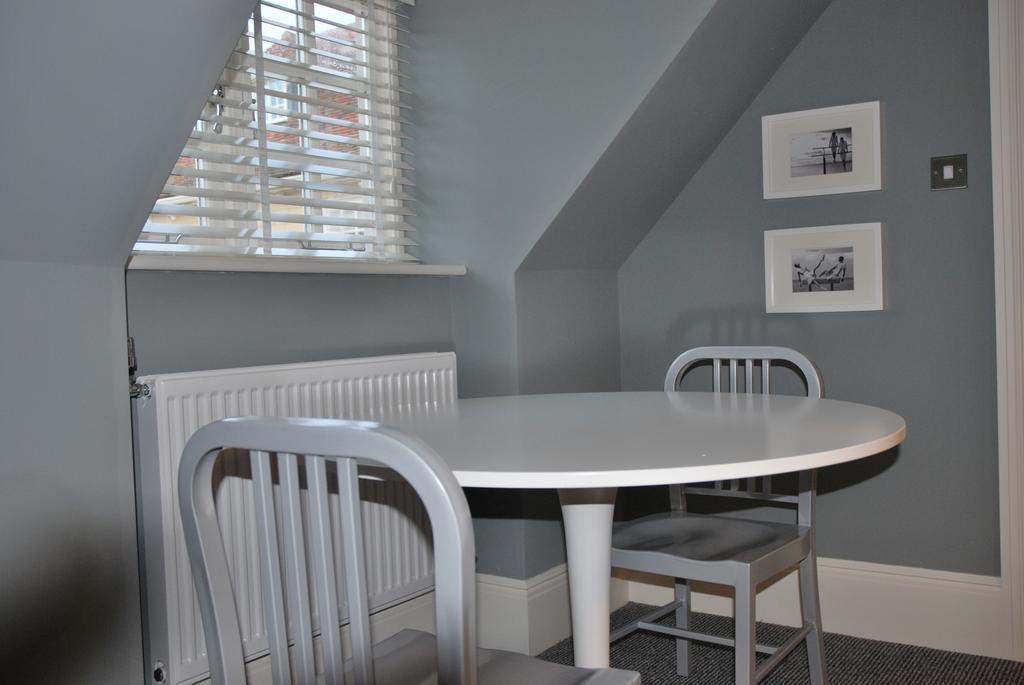 Montpellier House Bed & Breakfast Newport Pagnell Exterior photo
