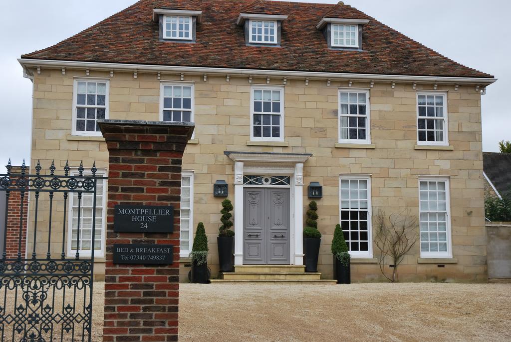 Montpellier House Bed & Breakfast Newport Pagnell Exterior photo